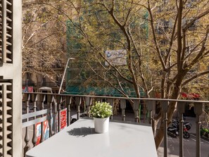 Outdoor dining - Deluxe two bedrooms apartment (Barcelona)