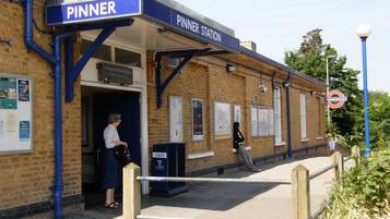 A train station entrance with a sign reading 'PINTER STATION' and a 'UNDERGROUND' sign.