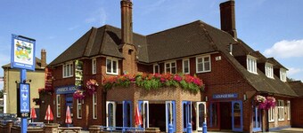 Mooi bijgebouw appartement. Eigen entree / Uitzicht op tuin / Patio / Walk to Tube