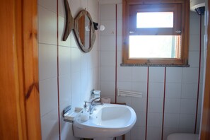 تجهيزات دش، مجففات شعر، مراحيض شطف، مناشف