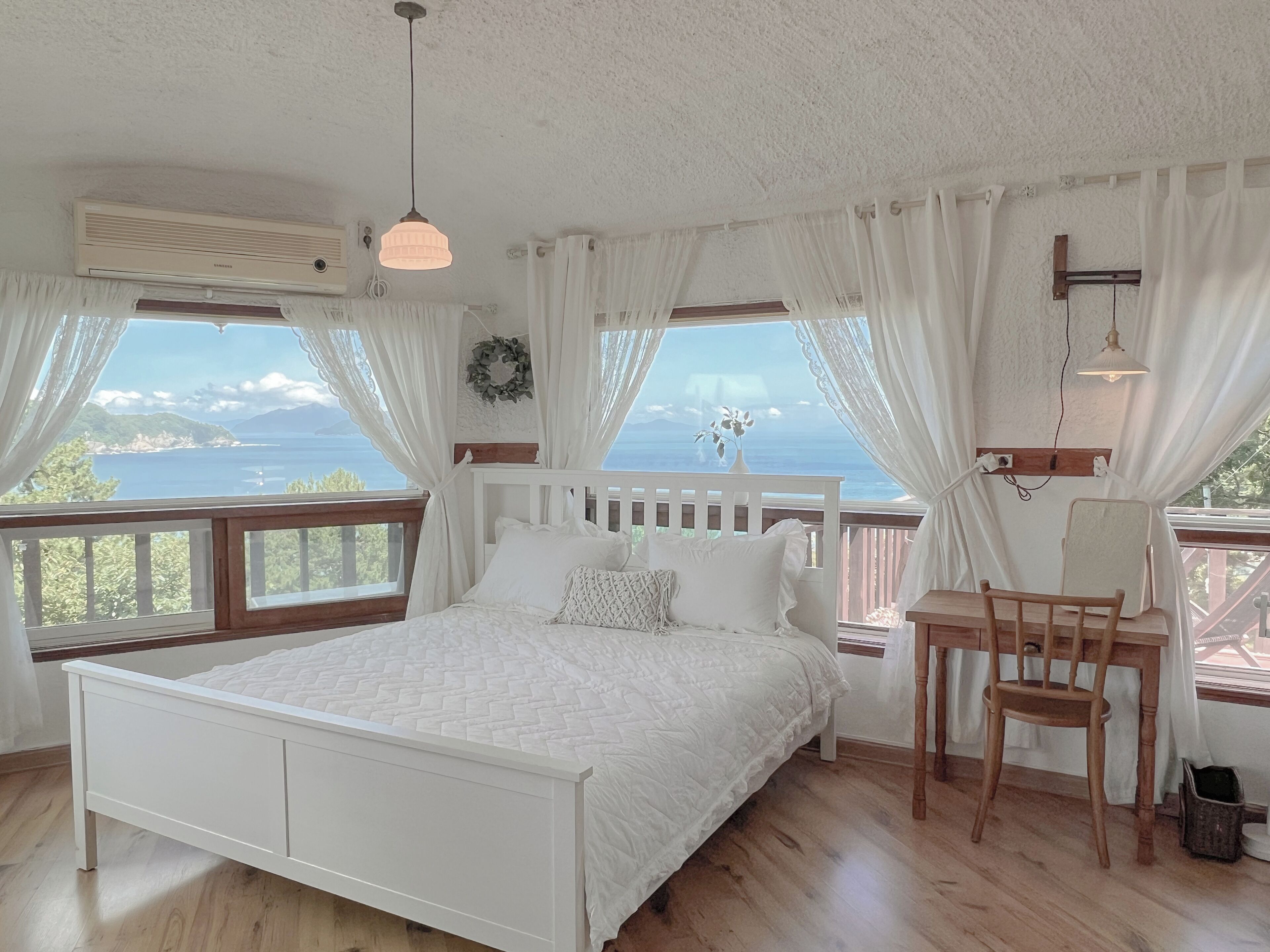 Family Room (Water Horizon) | Blackout drapes, iron/ironing board, free WiFi, bed sheets