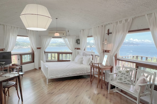 Family Room (Water Horizon) | Blackout drapes, iron/ironing board, free WiFi, bed sheets
