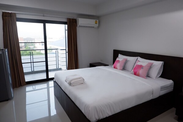 Standard Double Room | Minibar, blackout curtains, free WiFi