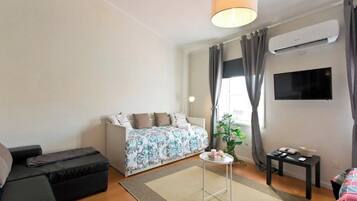 TV, Netflix, streaming services