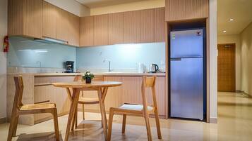 Apartment | Private kitchen | Fridge, oven, stovetop, cookware/dishes/utensils