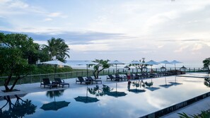Outdoor pool - The Ocean Suites - A504 Tower A (Da Nang)