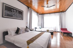 Premium bedding, minibar, in-room safe, desk - Mid City Hotel (Siem Reap)