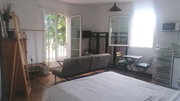 1 habitación, tabla de planchar con plancha, wifi gratis y ropa de cama