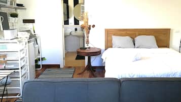 1 habitación, tabla de planchar con plancha, wifi gratis y ropa de cama