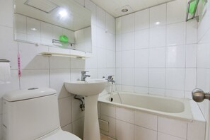 Standard Double Room | Bathroom | Free toiletries, hair dryer, slippers, towels