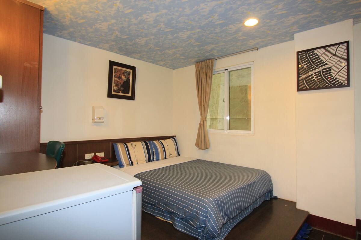Desk, blackout curtains, free WiFi, bed sheets
