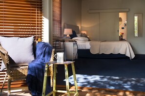 Classic Studio, 1 Queen Bed | Iron/ironing board, free WiFi, bed sheets