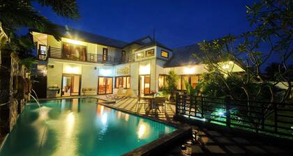 Tilava uima-allashuvila, biljardi ja kuntosali Chawengin sydämessä