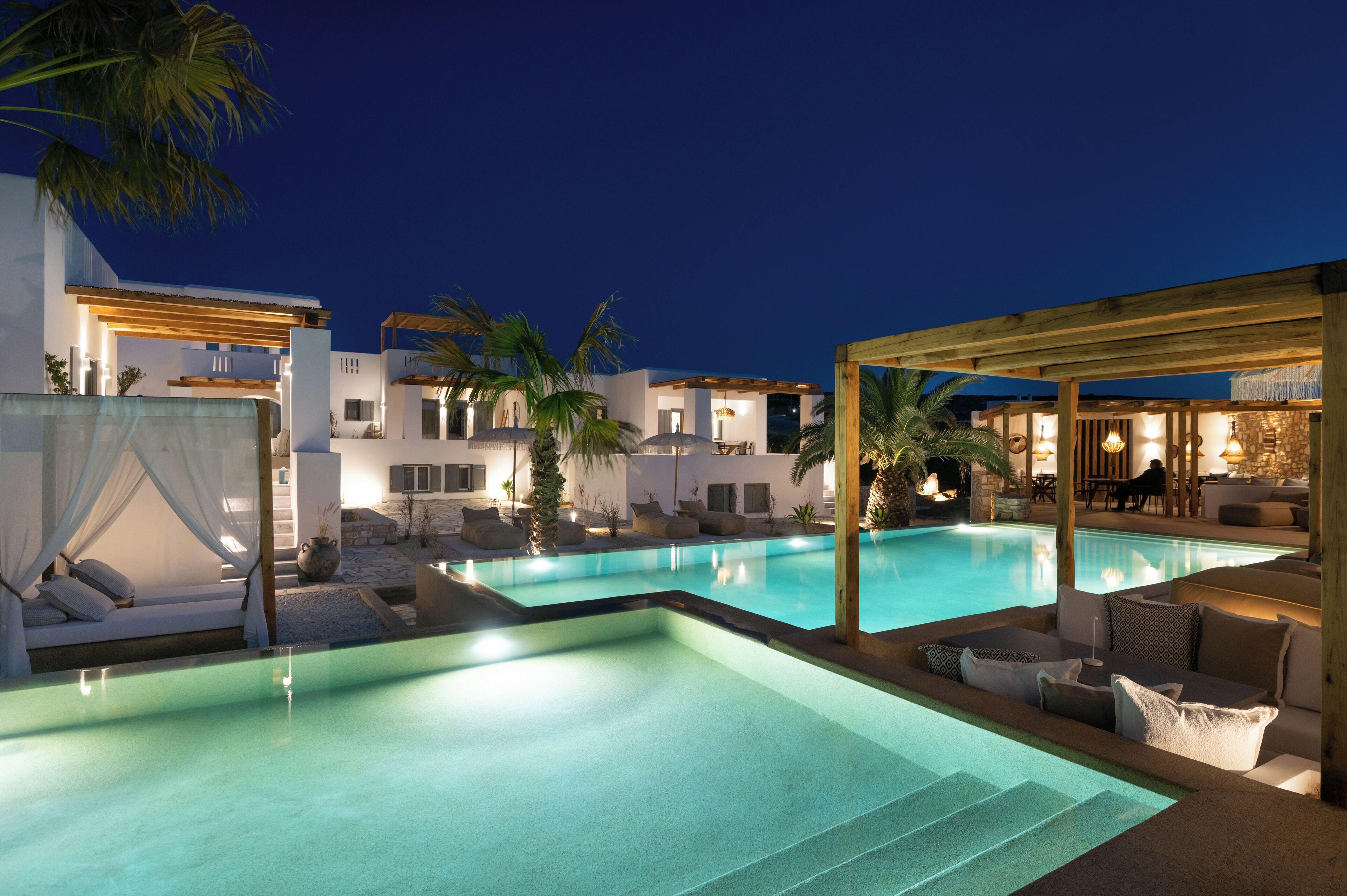 2 outdoor pools