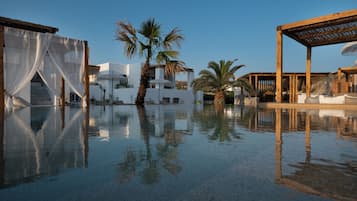 2 outdoor pools