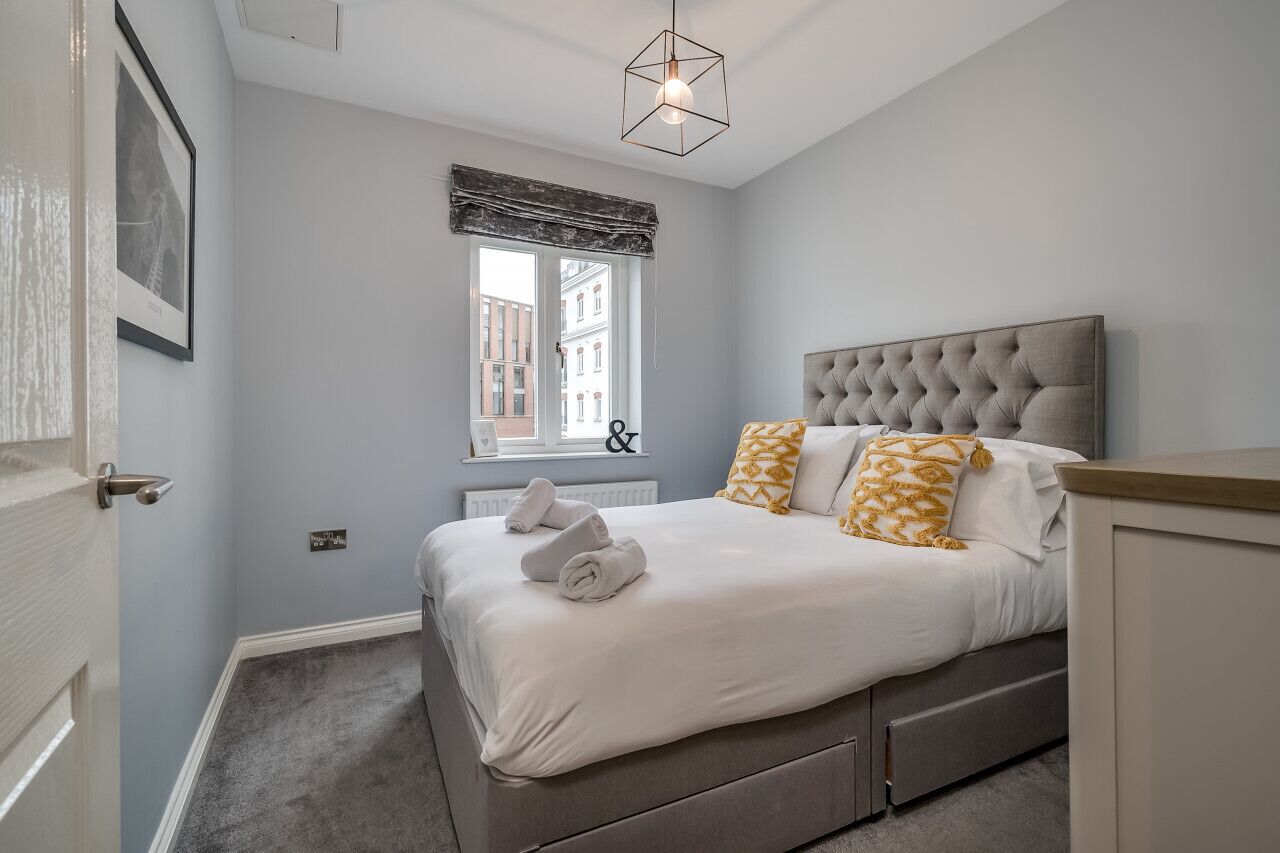 2 bedrooms, desk, iron/ironing board, WiFi