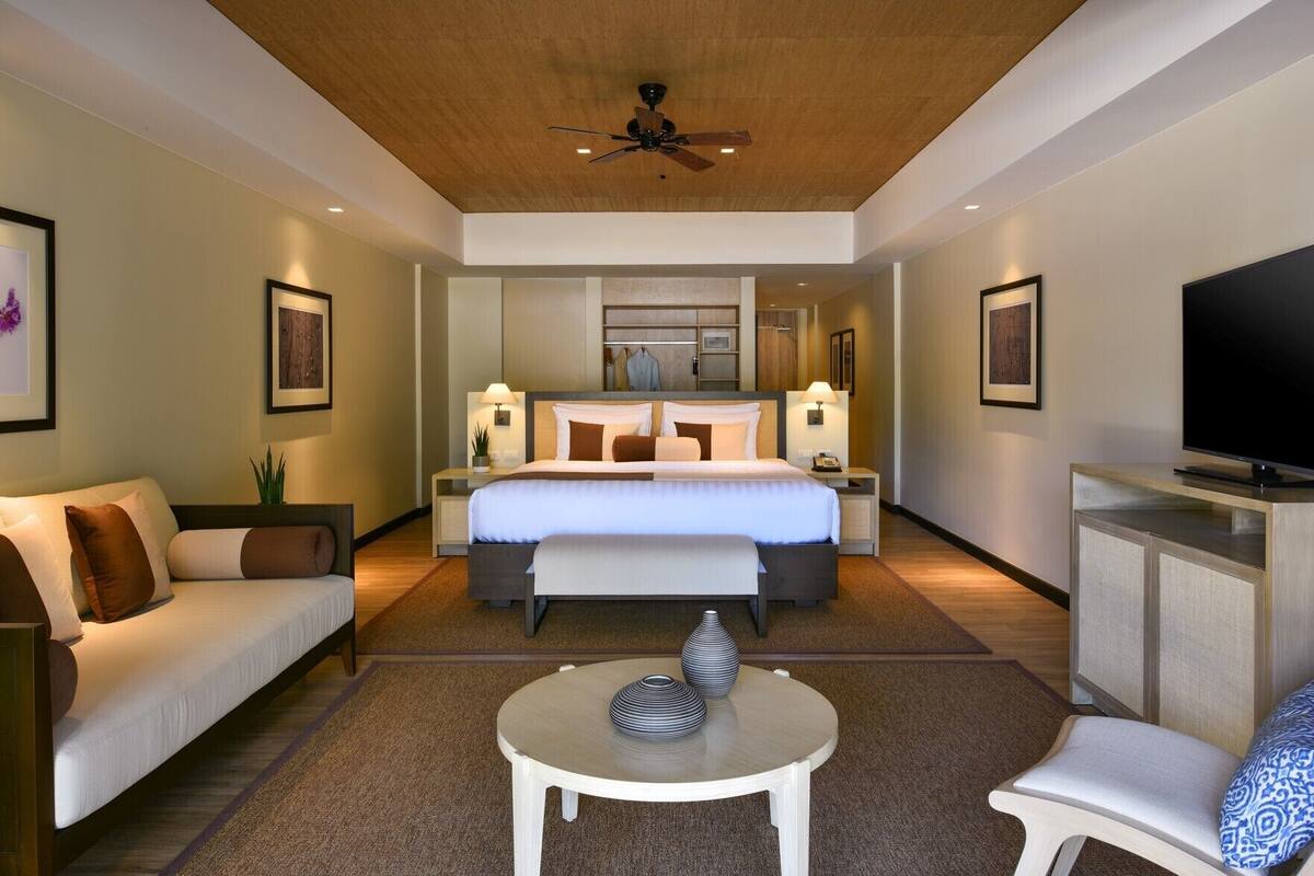 Minibar, in-room safe, blackout curtains