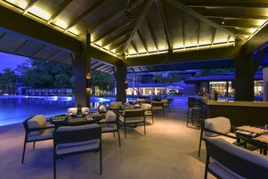 Poolside bar