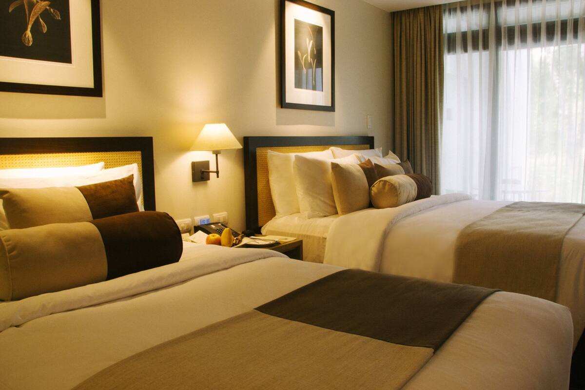 Minibar, in-room safe, blackout curtains