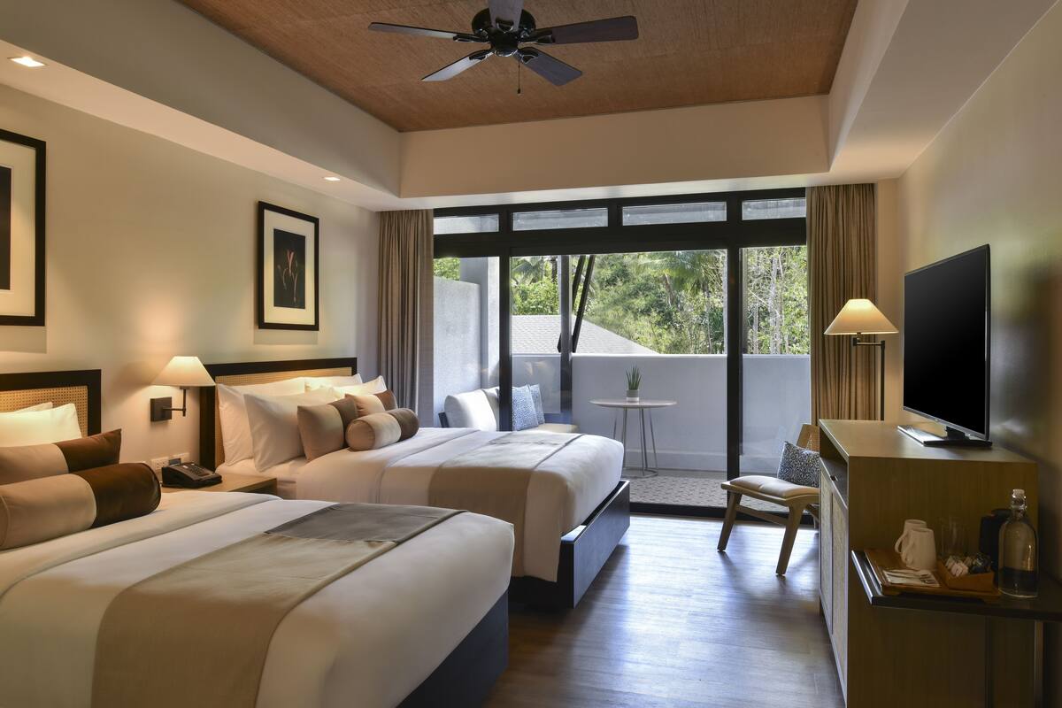 Minibar, in-room safe, blackout curtains