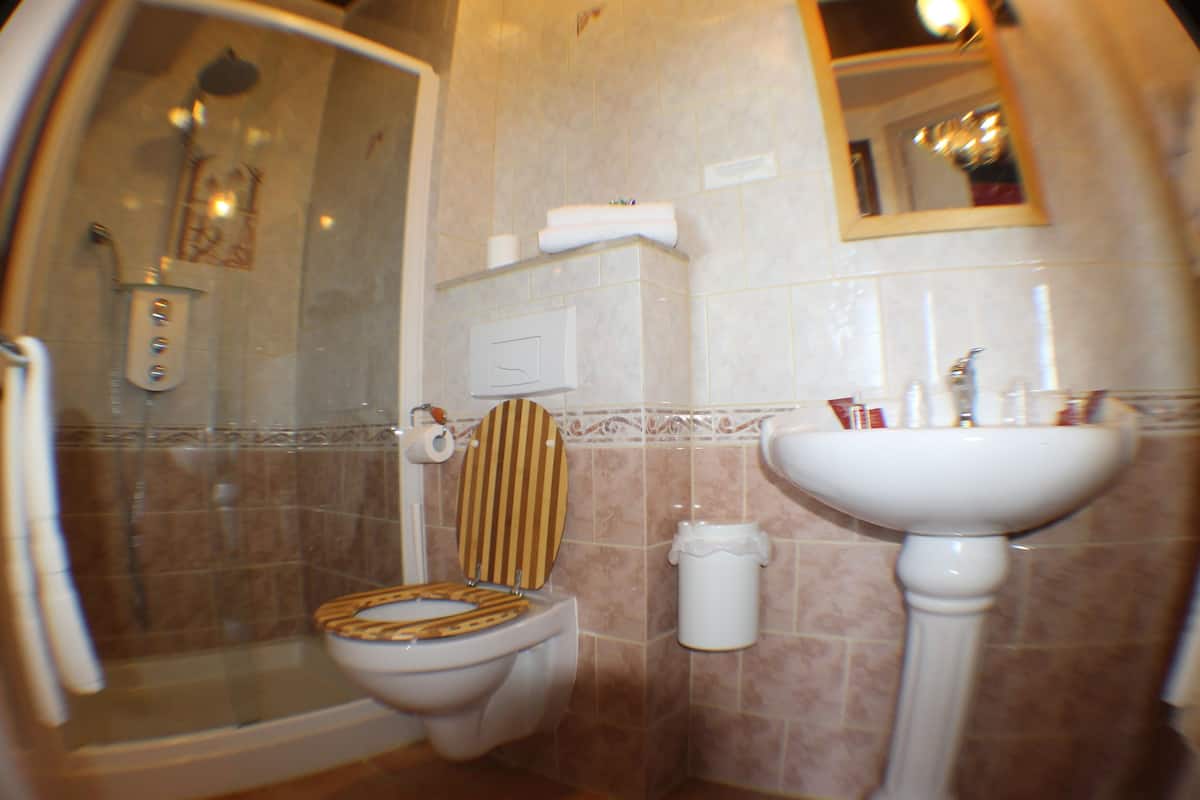 comfort room | bathroom | free toiletries, hair dryer, towels