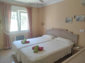 2 bedrooms, iron/ironing board, Internet