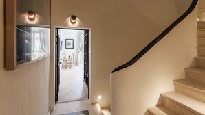 A staircase leading to a room with a view of a dining area. - Maison du Collectionneur (Aix-en-Provence)