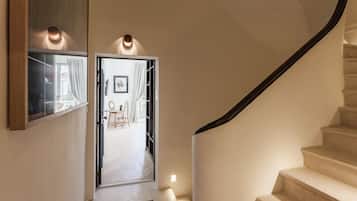 Deluxe Double Room, City View (1) | Individually decorated, individually furnished, desk, cribs/infant beds