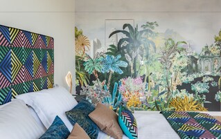 Decoración personalizada, muebles diferentes, escritorio y cunas 