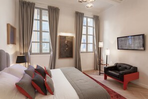Deluxe-Doppelzimmer, Stadtblick (1) | Individuell dekoriert, individuell eingerichtet, Schreibtisch