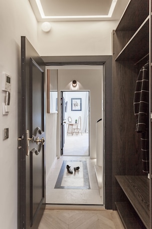 Deluxe Double Room, City View (1) | Individually decorated, individually furnished, desk, cribs/infant beds
