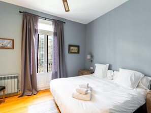 2 bedrooms, iron/ironing board, Internet, bed sheets