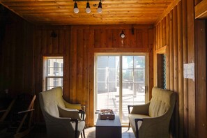 Interior - Bucket (Seogwipo)