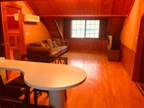 基础双床房, 2 张双人床, 无烟  房, 海洋景观 | 起居区