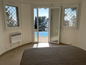 5 bedrooms, iron/ironing board, free WiFi - Air-conditioned villa, very quiet, sea view, swimming pool, 10 persons (Carqueiranne)