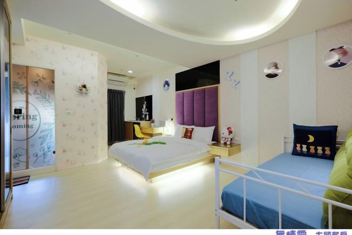 Blackout curtains, soundproofing, rollaway beds, free WiFi