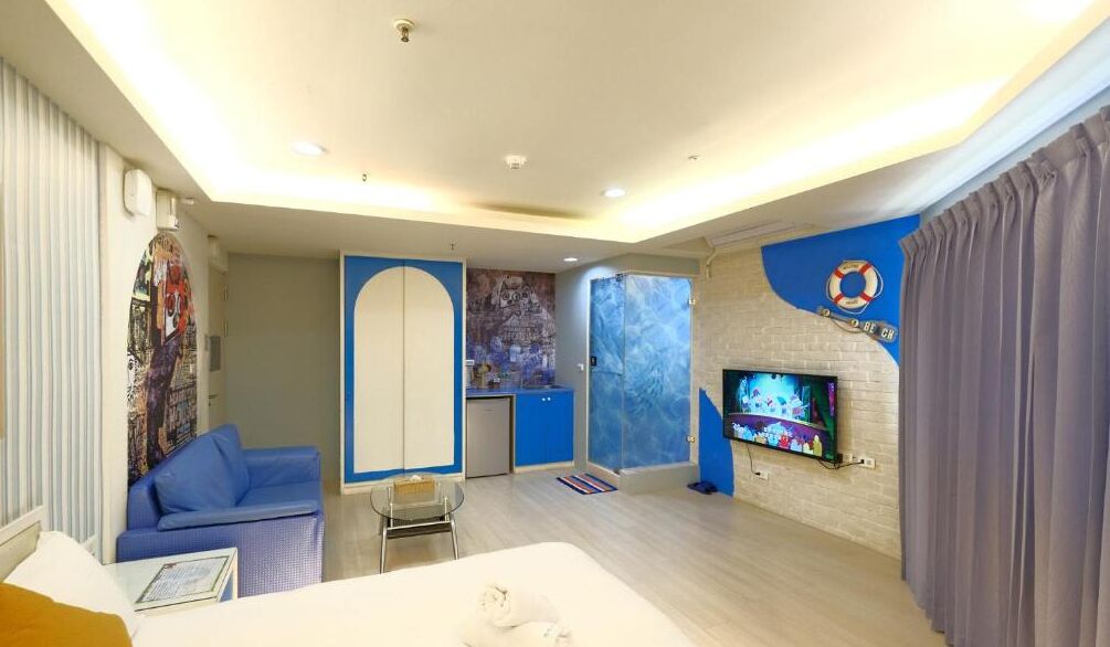 Double Room, City View | Blackout curtains, soundproofing, rollaway beds, free WiFi