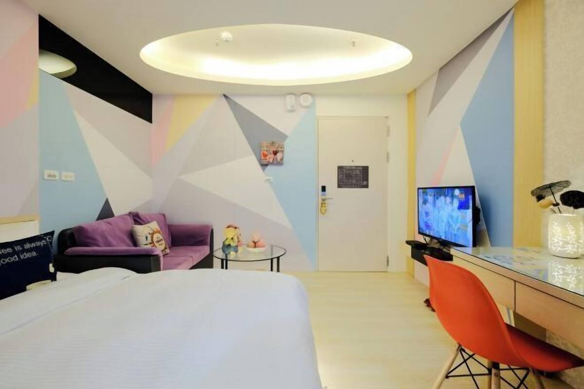 Blackout drapes, soundproofing, rollaway beds, free WiFi