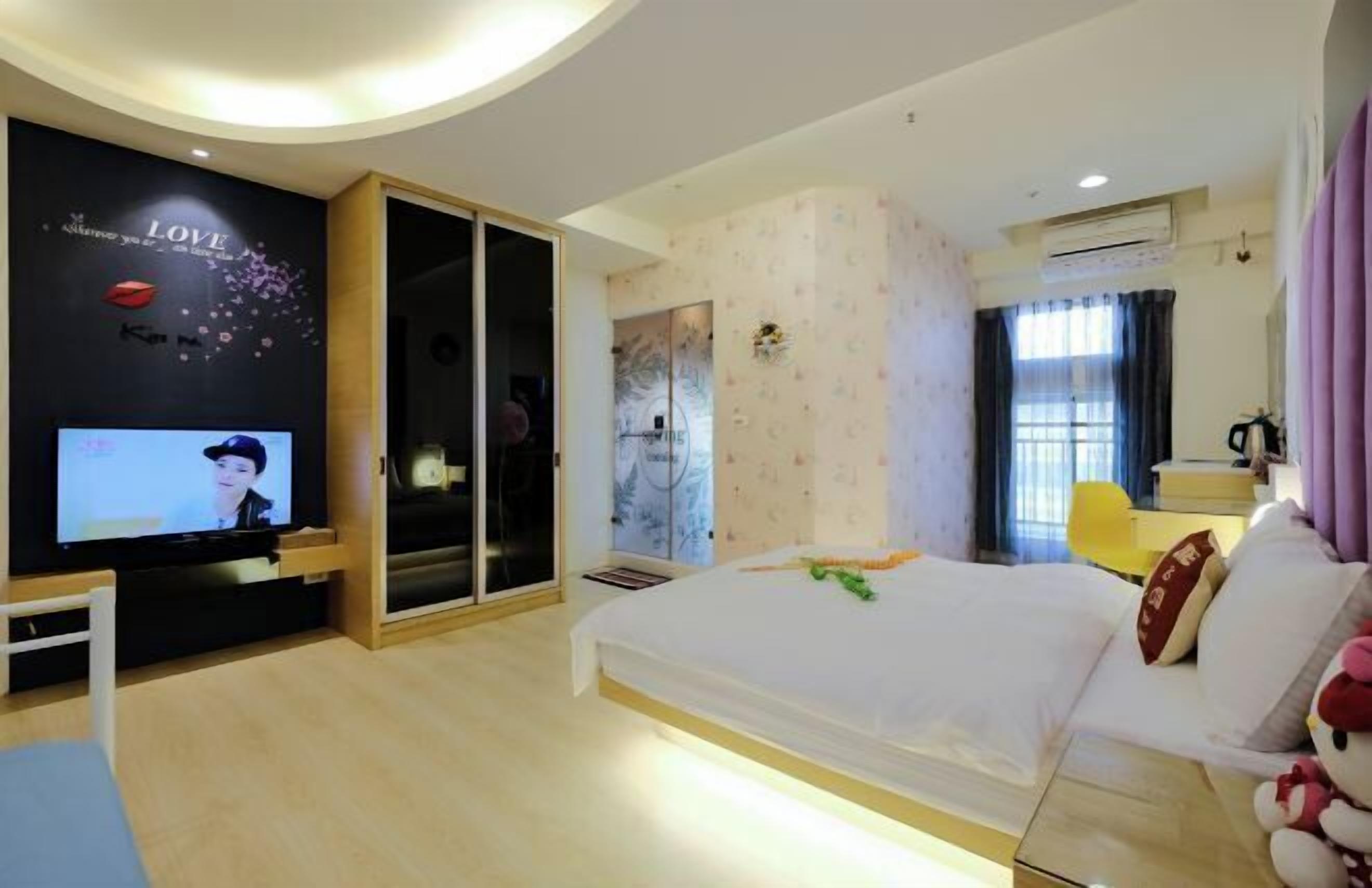 Blackout curtains, soundproofing, rollaway beds, free WiFi