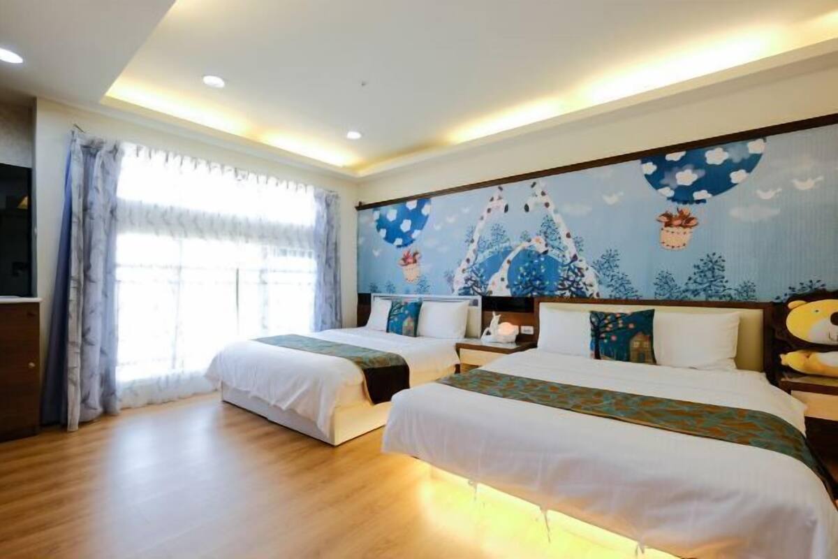 Blackout drapes, soundproofing, rollaway beds, free WiFi