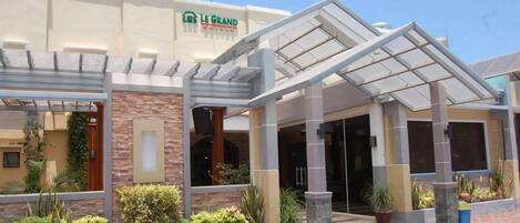 Pintu masuk properti