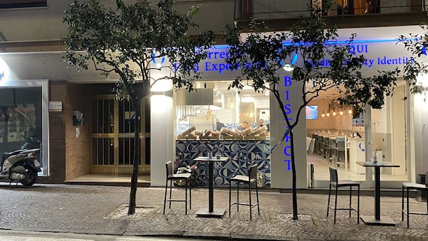 A restaurant with outdoor seating, a visible entrance, and a sign indicating it is a BISTRO. - BeB Caruso (Sorrento)