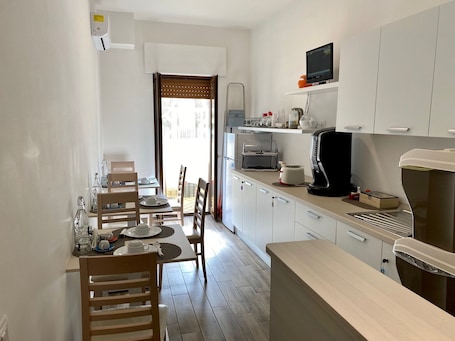 Desayuno buffet diario (EUR 10 por persona)