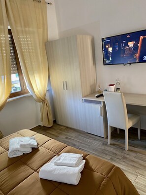 Economy Double Room | In-room safe, desk, free WiFi - BeB Caruso (Sorrento)