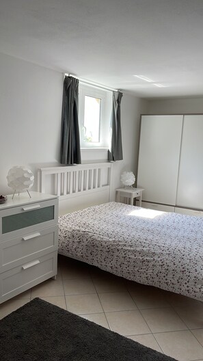 2 slaapkamers, een strijkplank/strijkijzer, gratis wifi, beddengoed