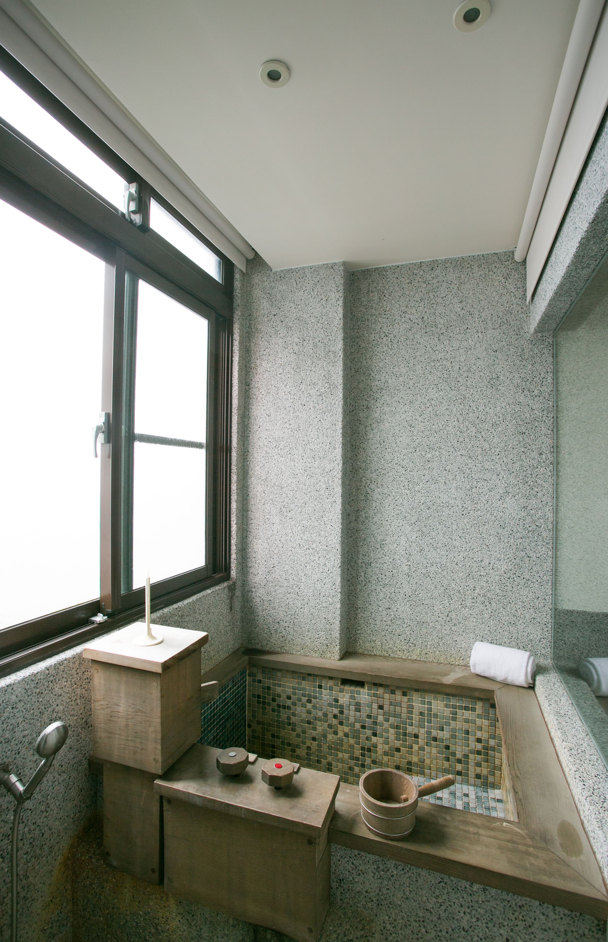 separate bathtub and shower, spring water bathtub, rainfall showerhead