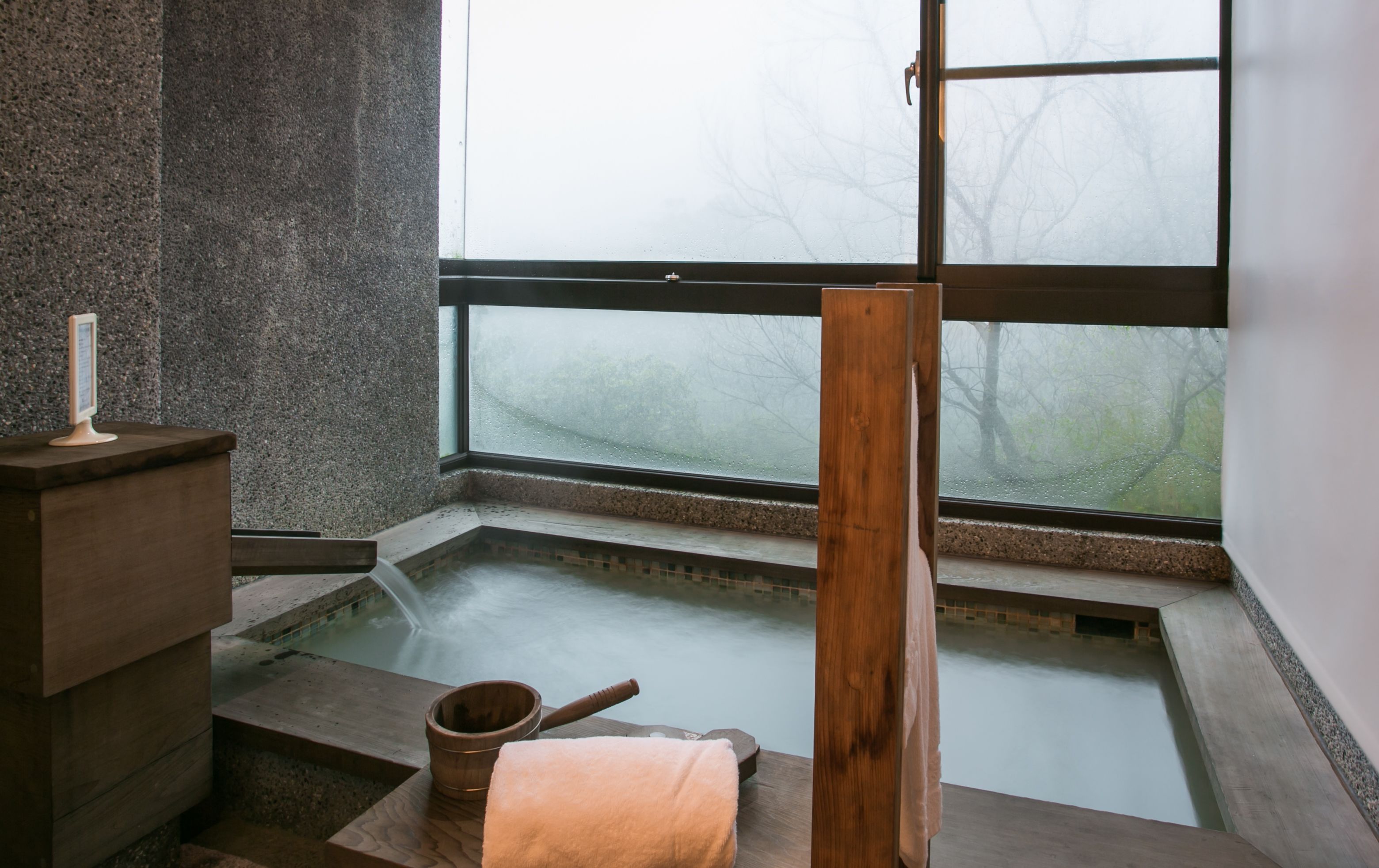 deluxe double room | minibar, in-room safe, desk, blackout curtains