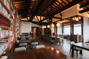 Daily local cuisine breakfast (TWD 462 per person)