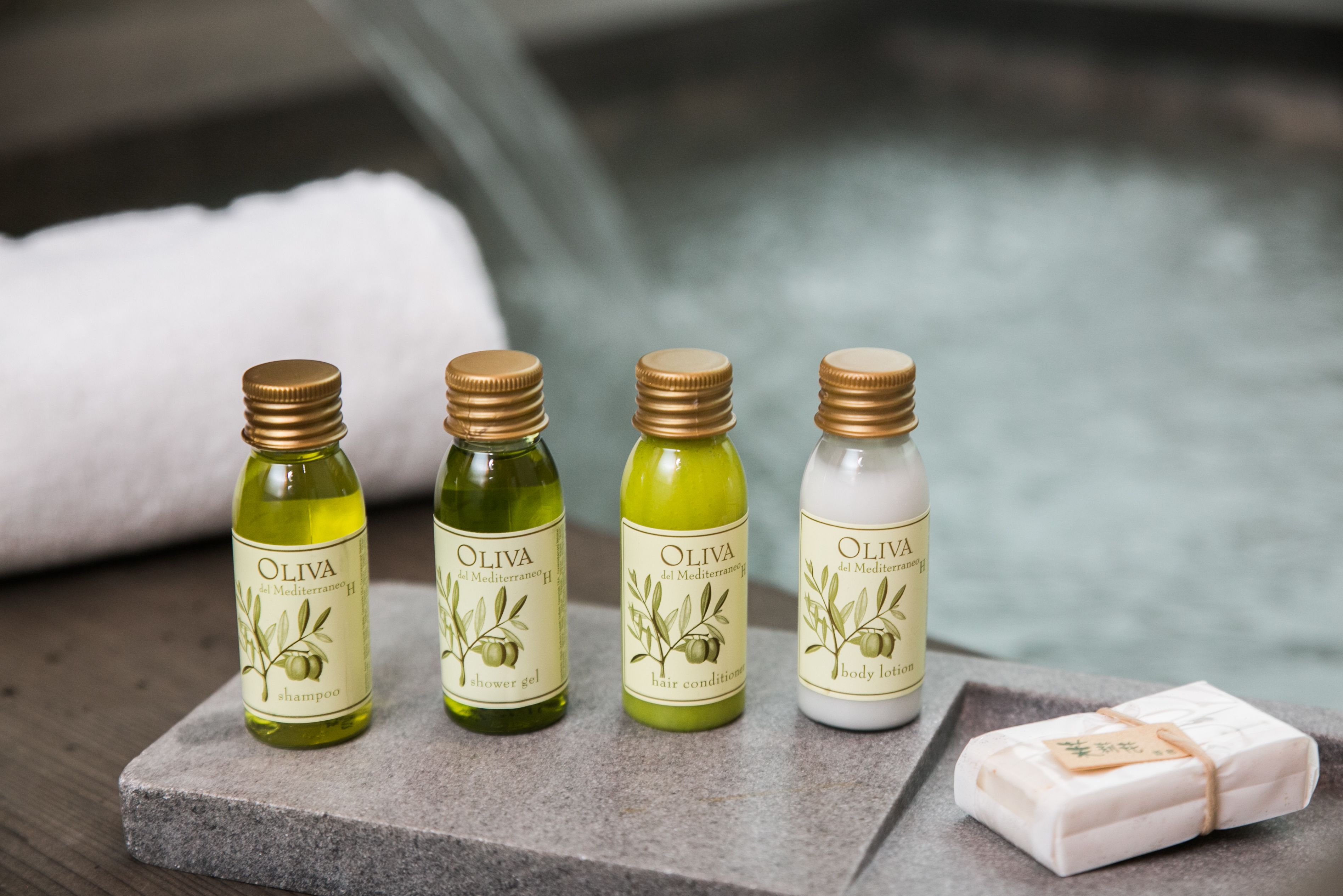 separate bathtub and shower, spring water bathtub, rainfall showerhead