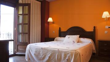 Habitación con 1 cama matrimonial o 2 individuales | Escritorio, cunas y wifi gratis